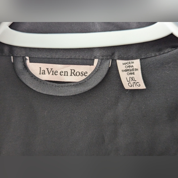 Satin robe - Picture 2 of 4